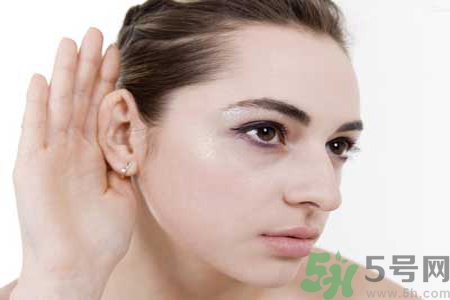 耳朵后面長了個硬包怎么回事？ 耳朵后面長了個硬包怎么辦？