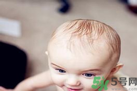寶寶頭發(fā)少怎么辦？寶寶頭發(fā)少什么原因？