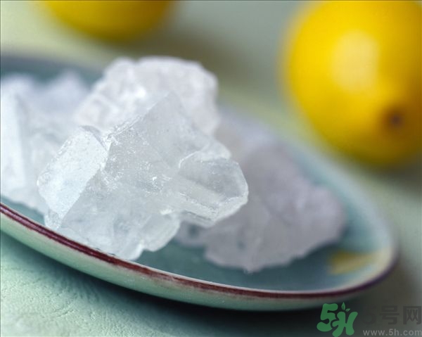 黃冰糖和白冰糖哪個(gè)好?黃冰糖和白冰糖的區(qū)別 黃冰糖和白冰糖哪個(gè)好?黃冰糖和白冰糖的區(qū)別