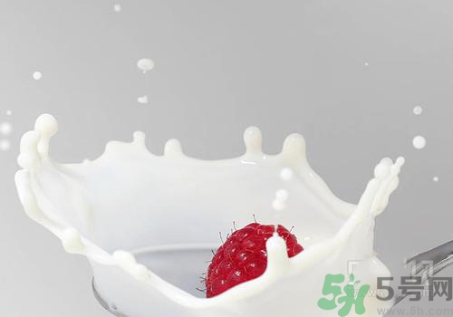 有機(jī)奶粉和配方奶粉有什么區(qū)別？有機(jī)奶粉和配方奶粉哪個好？