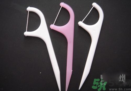 用牙線牙齦出血是怎么回事？用牙線牙齦出血怎么辦？