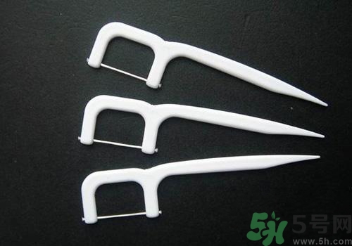 用牙線牙齦出血是怎么回事？用牙線牙齦出血怎么辦？