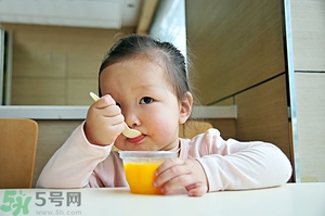 寶寶咳嗽能吃果凍嗎？寶寶多大可以吃果凍？
