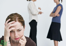 社交恐懼癥的原因及表現(xiàn)？如何治療社交恐懼癥？