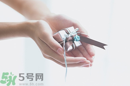 七夕和老婆怎么過？七夕送老婆什么禮物？