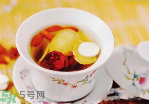 秋天嘴唇干燥怎么辦？秋天嘴唇干燥吃什么？