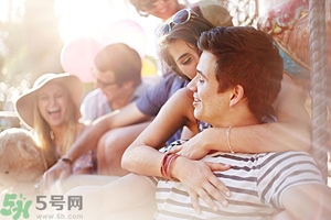 女生喜歡成熟的男生嗎？女生喜歡成熟穩(wěn)重的類型嗎？