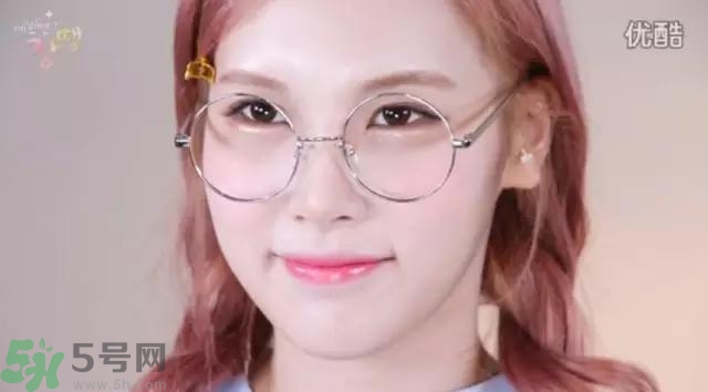 戴眼鏡怎么化妝？眼鏡妝怎么畫