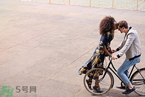 女生喜歡成熟的男生嗎？女生喜歡成熟穩(wěn)重的類型嗎？