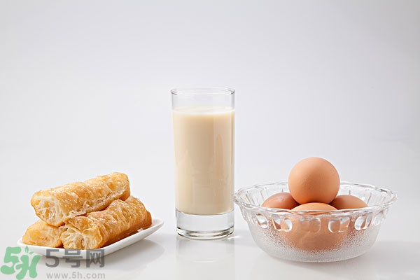 豆奶粉結(jié)塊還能喝嗎？豆奶粉分層還能喝嗎？