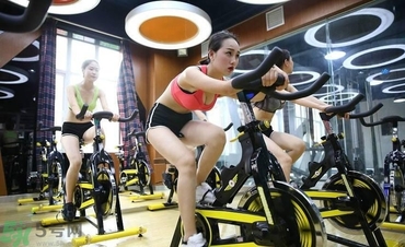 女生可以練腹肌嗎？女生怎么練腹??？