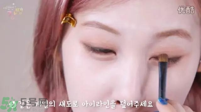 戴眼鏡怎么化妝？眼鏡妝怎么畫