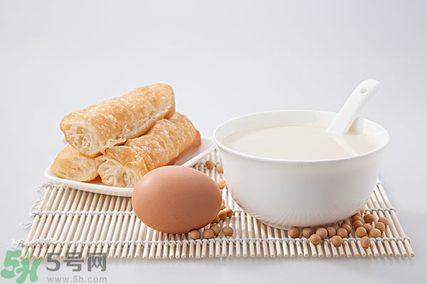 豆奶粉結(jié)塊還能喝嗎？豆奶粉分層還能喝嗎？