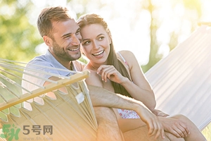 女生喜歡成熟的男生嗎？女生喜歡成熟穩(wěn)重的類型嗎？