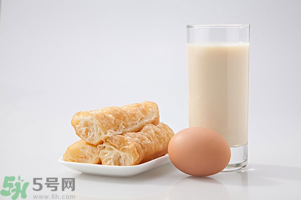 豆奶粉結(jié)塊還能喝嗎？豆奶粉分層還能喝嗎？