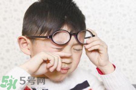 近視眼的發(fā)病因素？近視眼的并發(fā)癥有哪些？