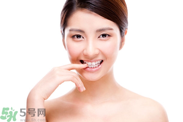 寶寶為什么喜歡咬指甲？寶寶咬指甲是怎么回事？