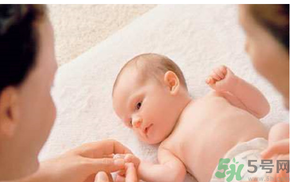 寶寶長(zhǎng)奶蘚怎么回事？寶寶長(zhǎng)奶蘚怎么辦？