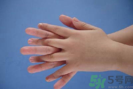 引起手足癬的主要原因？手足癬會引發(fā)什么疾??？