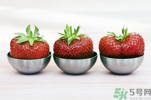 草莓有點(diǎn)爛還能吃嗎？草莓爛了一點(diǎn)還能吃嗎？