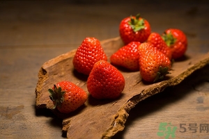 草莓有點(diǎn)爛還能吃嗎？草莓爛了一點(diǎn)還能吃嗎？