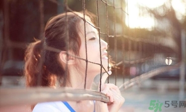 13歲女生平胸怎么辦？13歲女生平胸正常嗎？