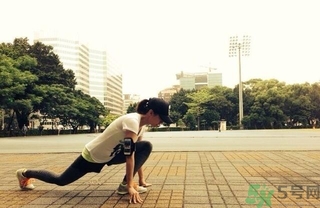 女生健身喝什么牛奶好？女生健身吃什么好？