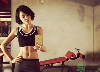 女生健身喝什么牛奶好？女生健身吃什么好？