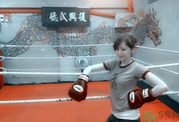 女生健身喝什么牛奶好？女生健身吃什么好？