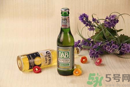 男子喝冰啤后洗澡出血 喝冰啤后可以洗澡嗎？