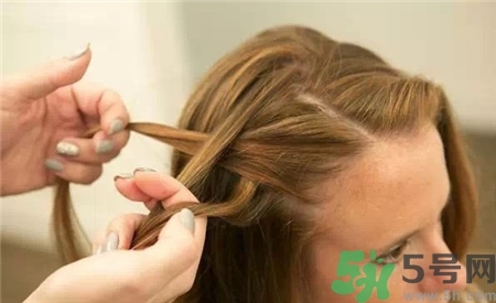 瀑布辮怎么編?瀑布辮編發(fā)步驟 瀑布辮怎么編?瀑布辮編發(fā)步驟