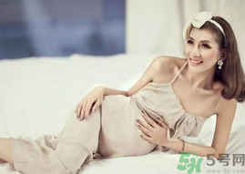 先兆流產(chǎn)是什么原因引起的？ 先兆流產(chǎn)的癥狀有哪些？