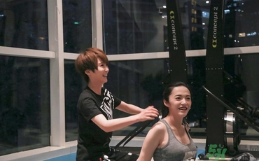 女生去健身房怎么穿衣服？女生去健身房穿什么鞋？