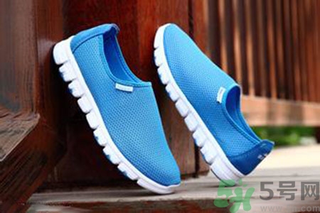 新鞋的塑膠味怎么去除？新鞋有塑膠味怎么辦？