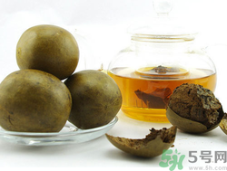 羅漢果可以和菊花一起泡水喝嗎？羅漢果菊花茶的做法及營(yíng)養(yǎng)價(jià)值