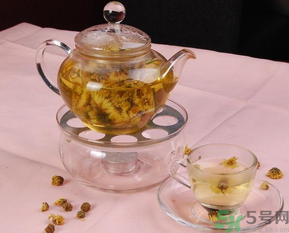 胖大海可以和菊花一起泡水喝嗎？胖大海和菊花一起泡水喝的功效