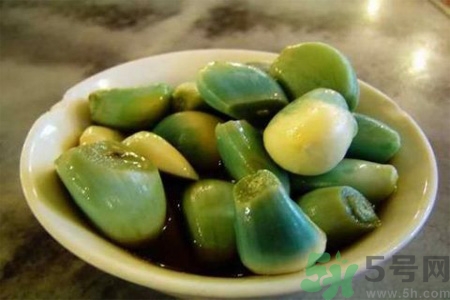  醋泡大蒜對(duì)健康有什么影響？醋泡大蒜的做法是什么？