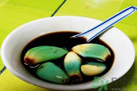  醋泡大蒜對(duì)健康有什么影響？醋泡大蒜的做法是什么？