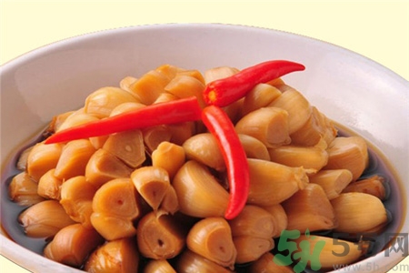  醋泡大蒜對(duì)健康有什么影響？醋泡大蒜的做法是什么？