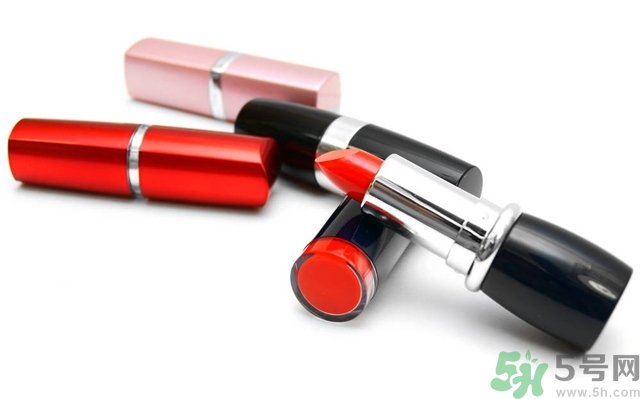 皮膚黑涂什么顏色口紅好看？皮膚白涂什么顏色的口紅？