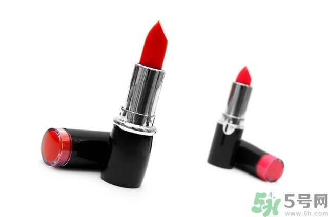 皮膚黑涂什么顏色口紅好看？皮膚白涂什么顏色的口紅？