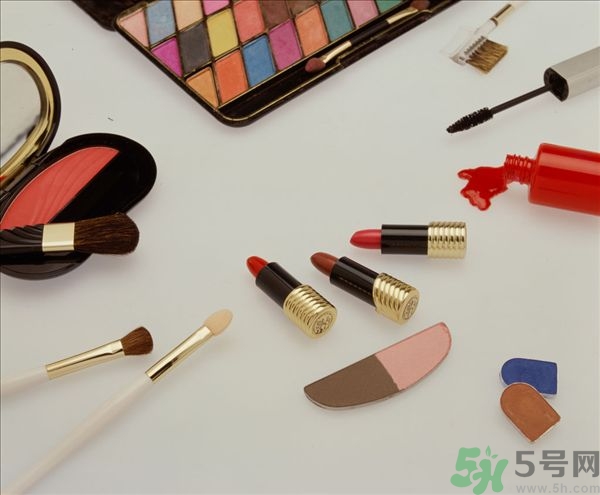 口紅掉色正常嗎？口紅掉色好還是不掉色好？