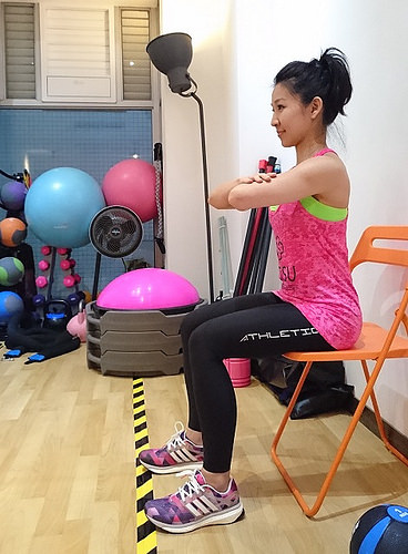 深蹲的正確做法 深蹲的標(biāo)準(zhǔn)動(dòng)作是怎樣的？