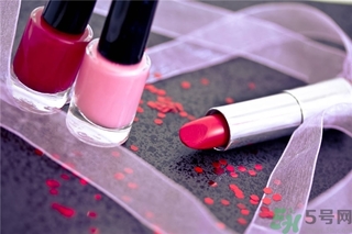 皮膚黑涂什么顏色口紅好看？皮膚白涂什么顏色的口紅？