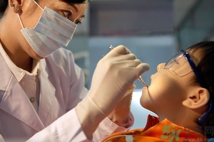 洗牙能讓牙齒變白嗎？洗牙對牙齒有傷害嗎？