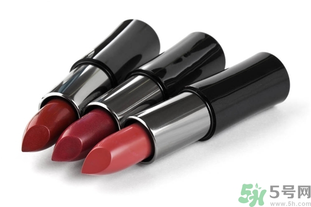 皮膚黑涂什么顏色口紅好看？皮膚白涂什么顏色的口紅？