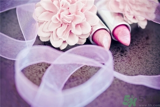 口紅掉色正常嗎？口紅掉色好還是不掉色好？