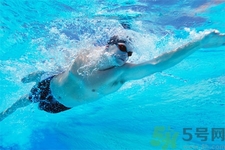 游泳能改善膝關(guān)節(jié)踝關(guān)節(jié)損傷嗎？游泳對膝關(guān)節(jié)炎有益嗎？