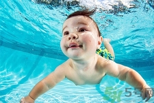 游泳能改善膝關(guān)節(jié)踝關(guān)節(jié)損傷嗎？游泳對膝關(guān)節(jié)炎有益嗎？