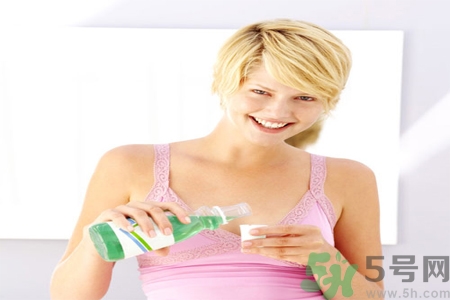 口腔潰瘍可以用漱口水嗎？口腔潰瘍能不能用漱口水？